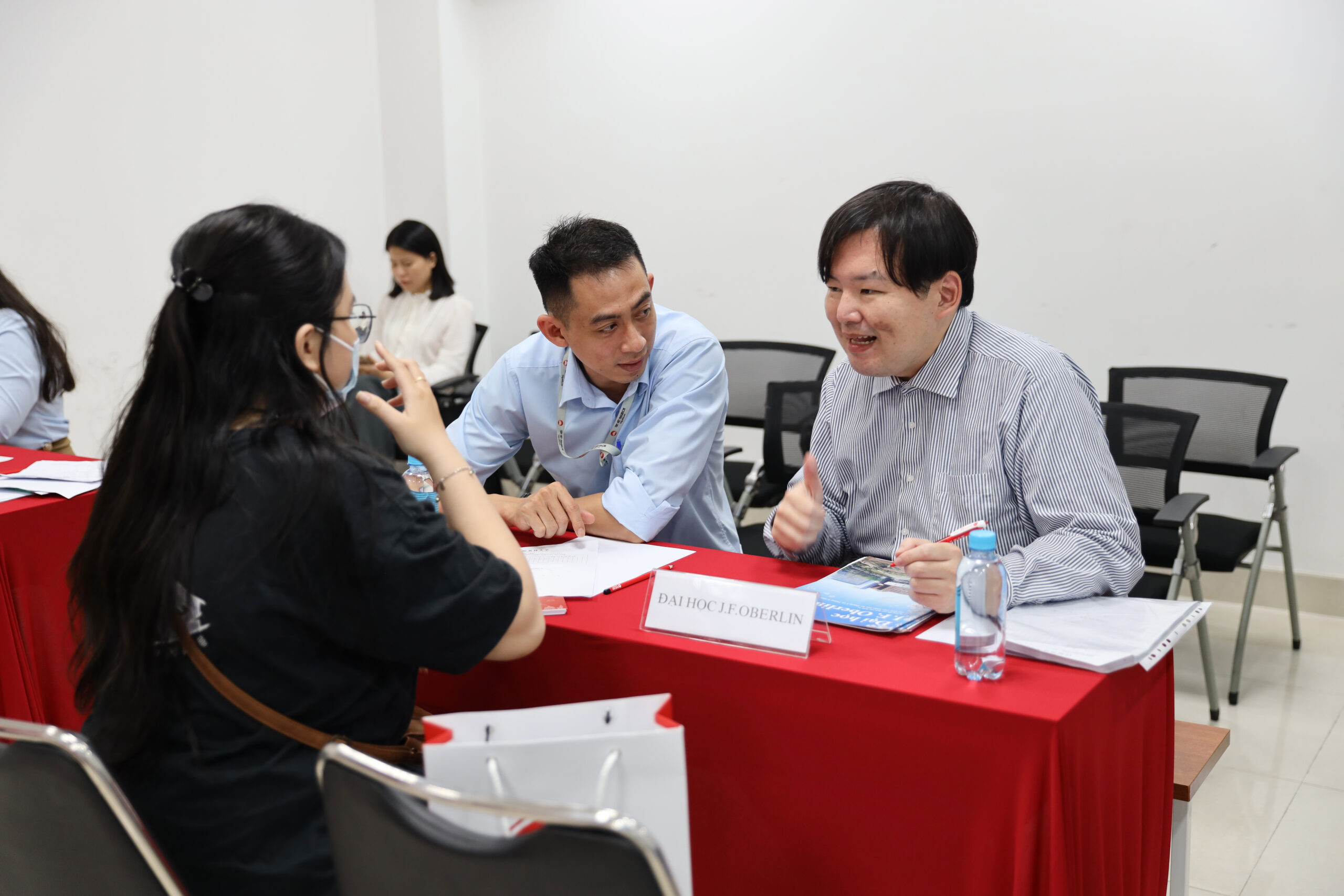 Thầy Hamada tư vấn