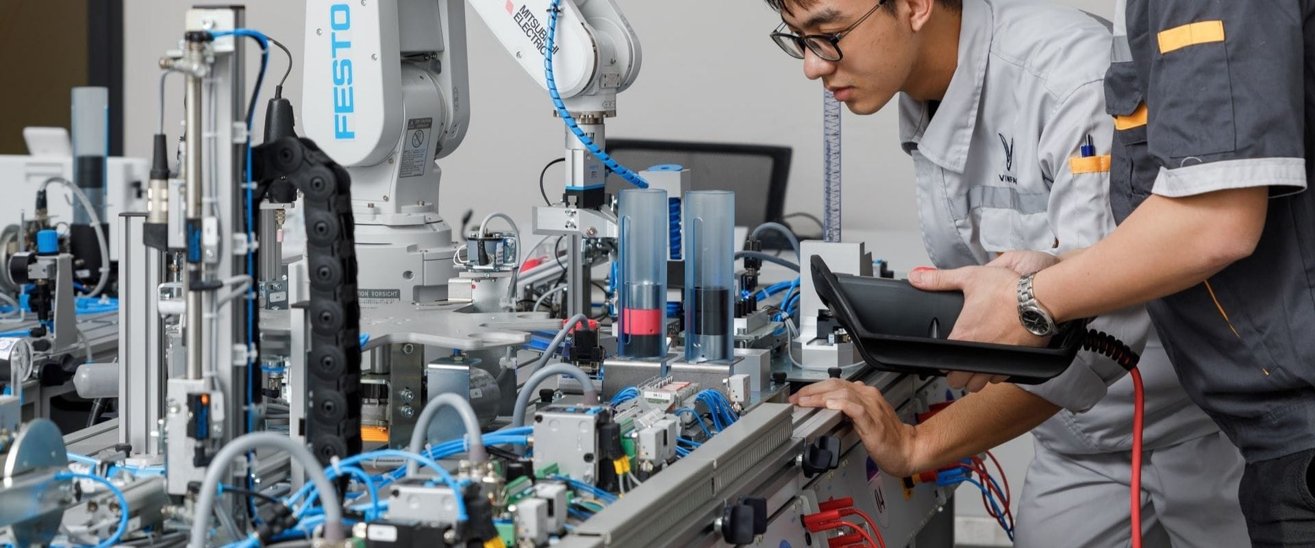 kỹ sư điện tử