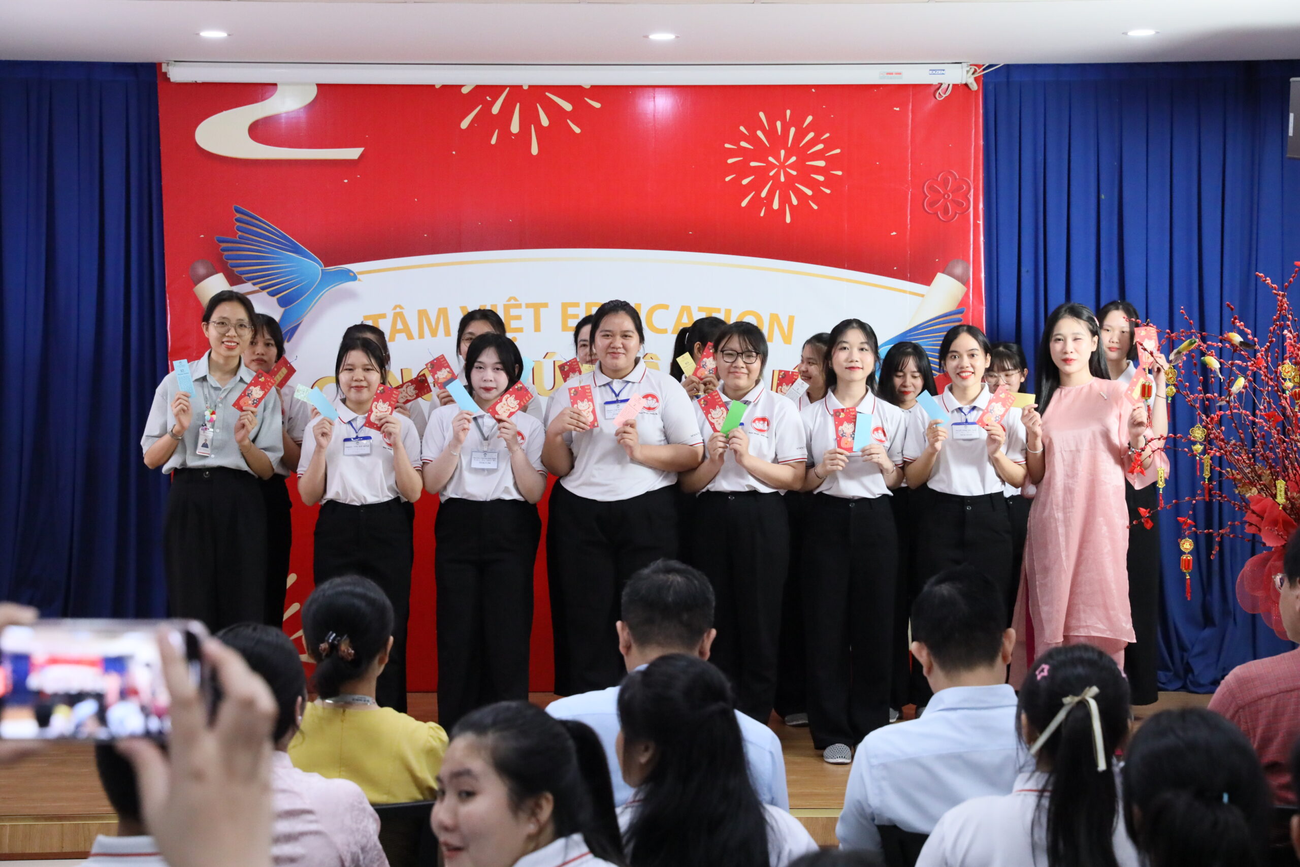 khai xuân 5