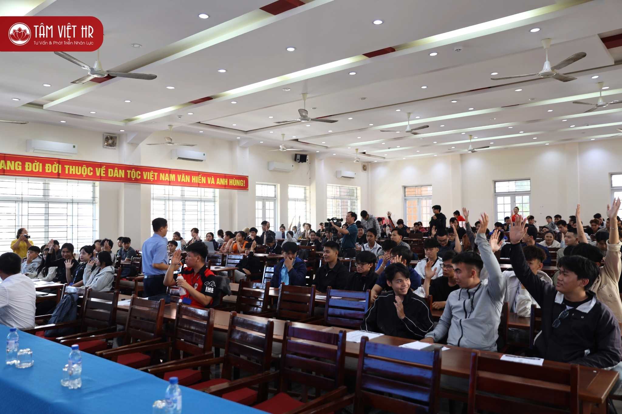 Sinh viên Đại học Xây dựng Miền Trung chủ động nắm bắt cơ hội nghề nghiệp tại Nhật Bản 3 Tâm Việt phối hợp cùng Trường Đại học Xây dựng Miền Trung tổ chức thành công Hội thảo “Tư vấn chương trình Kỹ sư Xây dựng làm việc tại Nhật Bản”