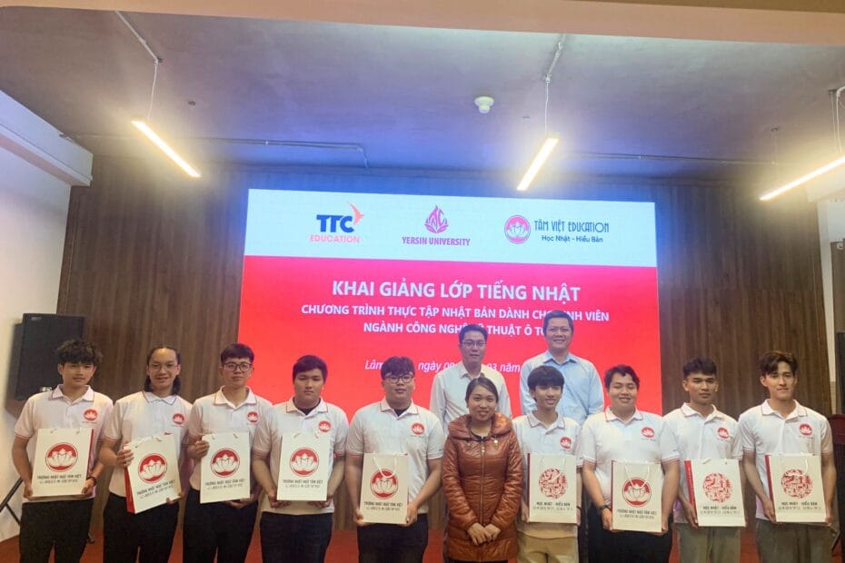 tam viet khai giang lop tieng nhat tai dai hoc yersin da lat 4