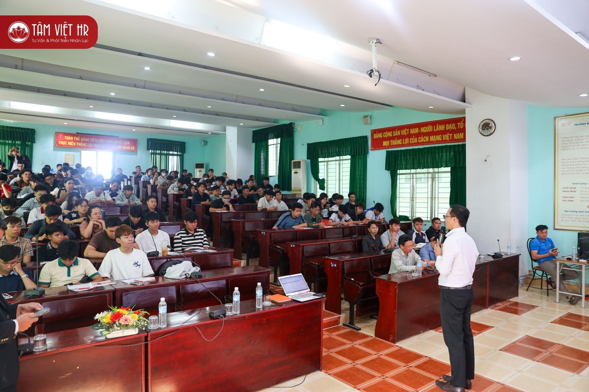 Tâm Việt tổ chức Hội thảo chương trình "Kỹ sư làm việc tại Nhật Bản" tại Đại học Xây dựng Miền Tây