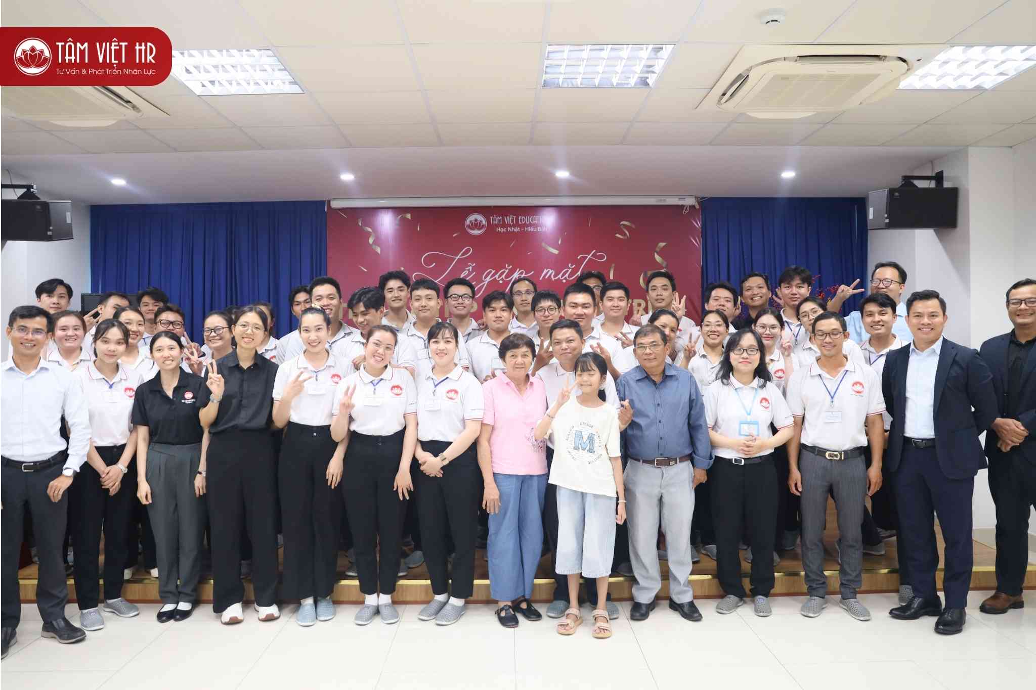 Tiếp bước hành trình cùng 07 Học viên Tâm Việt trước ngày xuất cảnh sang Nhật 6 Lễ xuất cảnh sang Nhật làm việc tại Tâm Việt